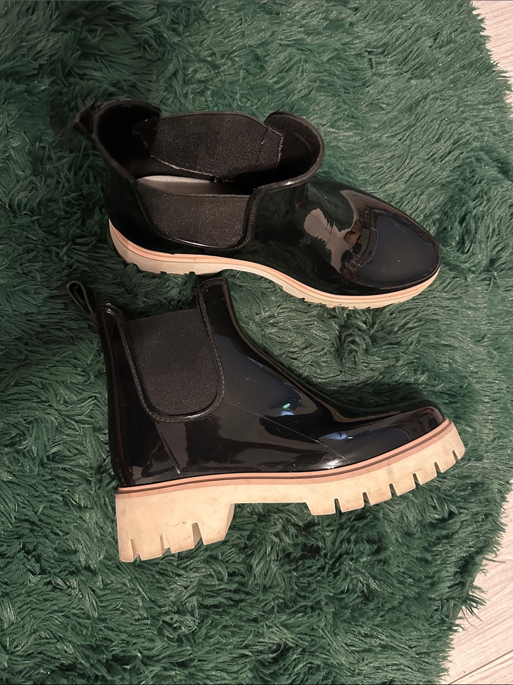 Dolce Vita Rubber Stormy Chelsea Boots- Black and Cream Size 10